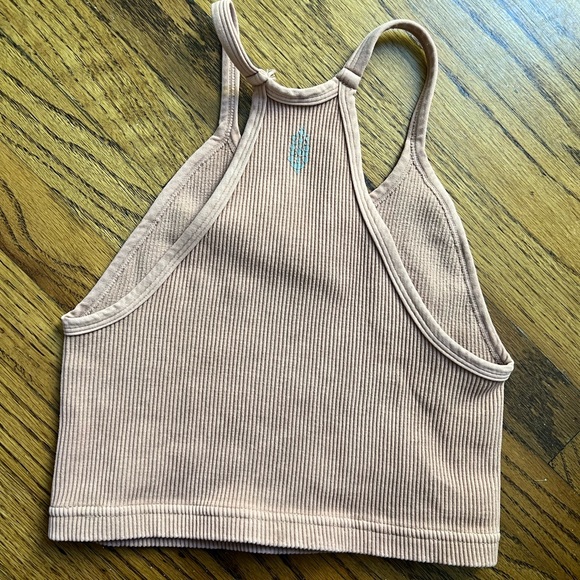 Free People happiness runs crop xs/s peachy pink color - Picture 2 of 4